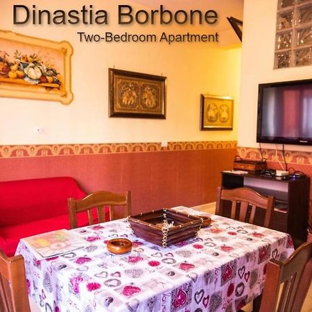 Casa Vacanza " Dinastia Borbone " 나폴리 외부 사진