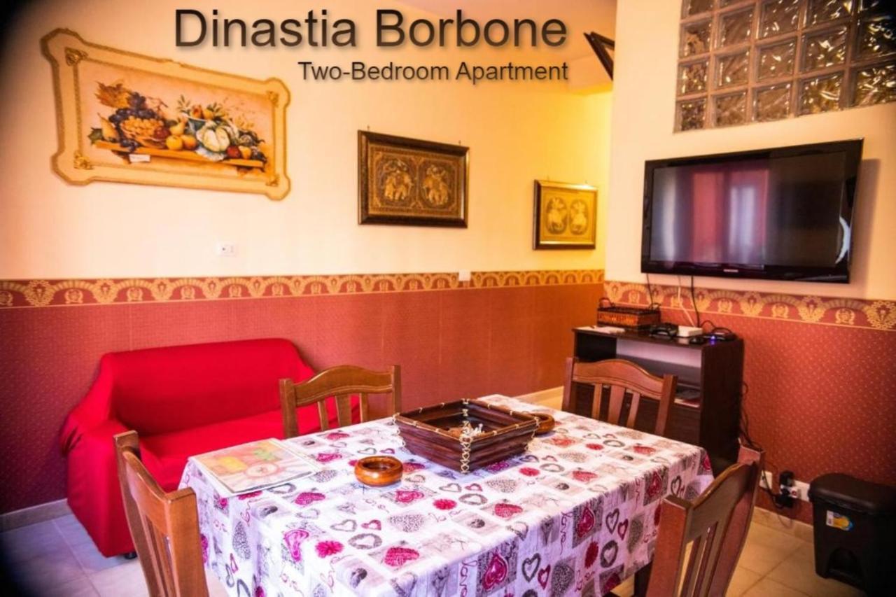 Casa Vacanza " Dinastia Borbone " 나폴리 외부 사진