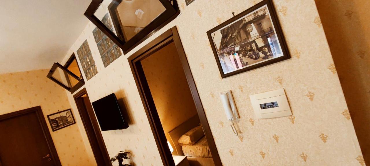 Casa Vacanza Dinastia Borbone - Centro Storico 나폴리 외부 사진